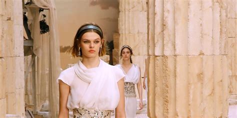 abiti da sera versace ispirati alla grecia|Moda e Antica Grecia: influenze e collezioni moderne .